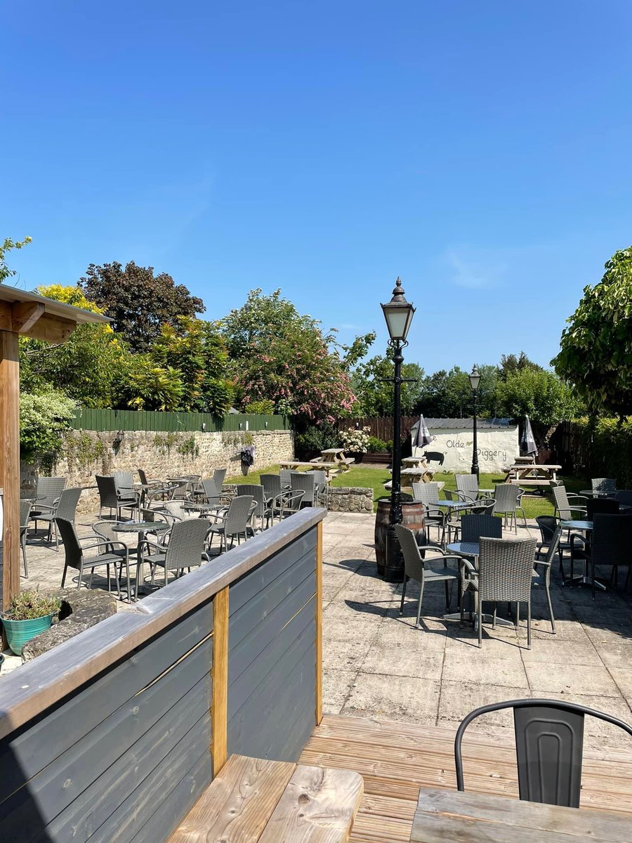 Our fantastic beer garden is ready to welcome you this Bank holiday weekend 🍺😎 #ripon #realale #beergarden