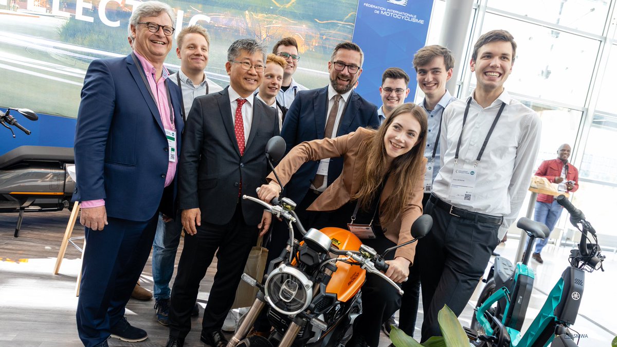 tudresden_de's tweet photo. @SMWA_SN Die Studierenden nahmen am Open Stage Café, einem Messerundgang sowie der Plenarrunde teil und trafen ITF-Generalsekretär Young Tae Kim. (📸 @SMWA_SN) https://t.co/7LZr7eabUC