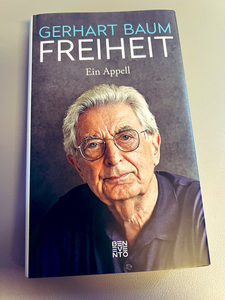 Morgen geht‘s zur zweiten Schreibklausur diesen Monat an den Zürichsee, und damit ich erst gar keine Chance hab, NICHT mit 50 S. Leseprobe und Exposé des Romans fertig zu werden, kommt nur ein einziges Buch ins Gepäck: „Freiheit“ von Gerhart Baum.