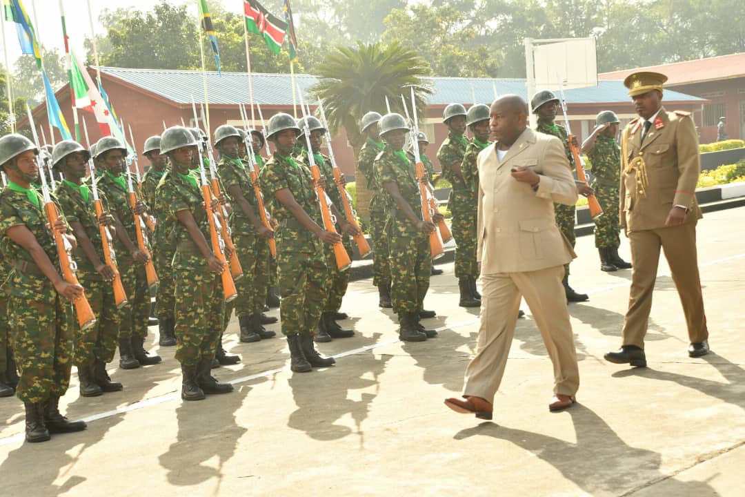 LeRenouveauBdi's tweet image. Le chef de l&apos;Etat burundais, @GeneralNeva, et commandant suprême des Forces de défense et de sécurité a réhaussé de sa présence, le vendredi 26 mai 2023, les cérémonies de l&apos;ouverture solennelle de l&apos;année académique à l&apos;Institut des cadres militaires (#Iscam).