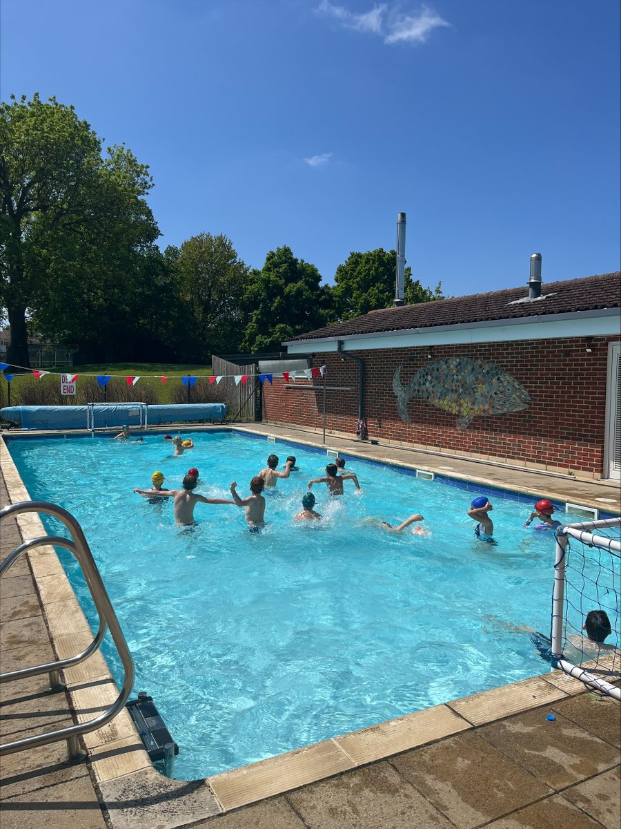 DPCranbrook's tweet image. What a beautiful day for Water Polo at Dulwich Cranbrook 💦🤽 ☀️. Happy half-term, everyone! #dulwichcranbrook #clubs #findyourelement #year4