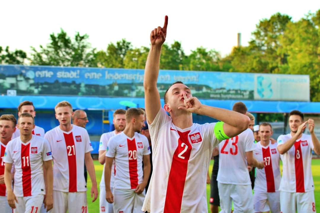Za dokładnie dwa tygodnie nasza reprezentacja rozpocznie zmagania w finałach Mistrzostw Europy Amatorów #UEFARegionsCup 🫡 

A już w najbliższą niedzielę o godzinie 2️⃣0️⃣:0️⃣0️⃣ w naszym studio trener Grzegorz Borowy zaprezentuje kadrę, która w Hiszpanii powalczy o obronę tytułu