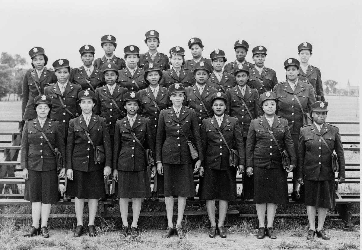 ProenzaColes's tweet photo. This US Signal Corps photo from WWII includes 24 of the 1st contingent of Black nurses assigned to the European Theater of Operations. In 1944, 63 Black nurses joined the 168th Station Hospital in England; others served in Australia, Liberia, Burma, New Guinea, &amp; the Philippines. https://t.co/ShfqdcGcTa