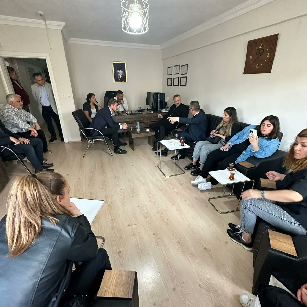gokhansaricam's tweet photo. Balkan Ormancılık Mühendislik ve Müşavirlik İşletme sahibi kıymetli kardeşim Olcay Çakal'ı ofisinde ziyaret edip, hayırlı işler diledik.

Değerli kardeşime nazik misafirperverliklerinden dolayı teşekkür ederim. https://t.co/ZWE5skmzRd