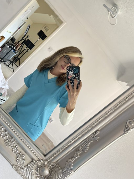 Nurse Chloe here to service you right ! Check out new scene from @jimmydrawsvr https://t.co/D69pUcrP<a href="/tag/mvsales"class="tags"><span>#mvsales</span></a>