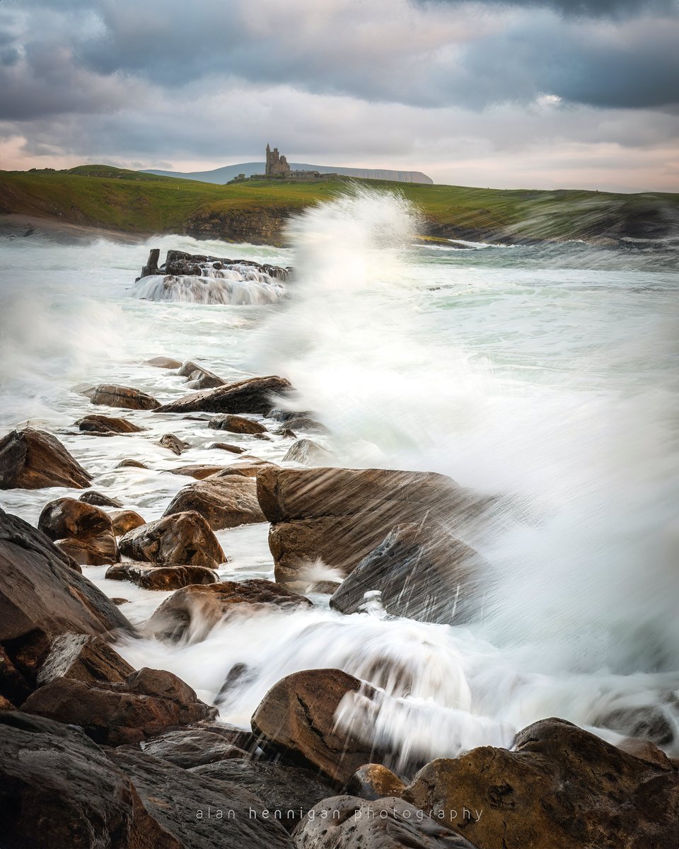 AHenniganPhoto's tweet photo. Happy Friday, have some waves. https://t.co/b5TqfHFZbF