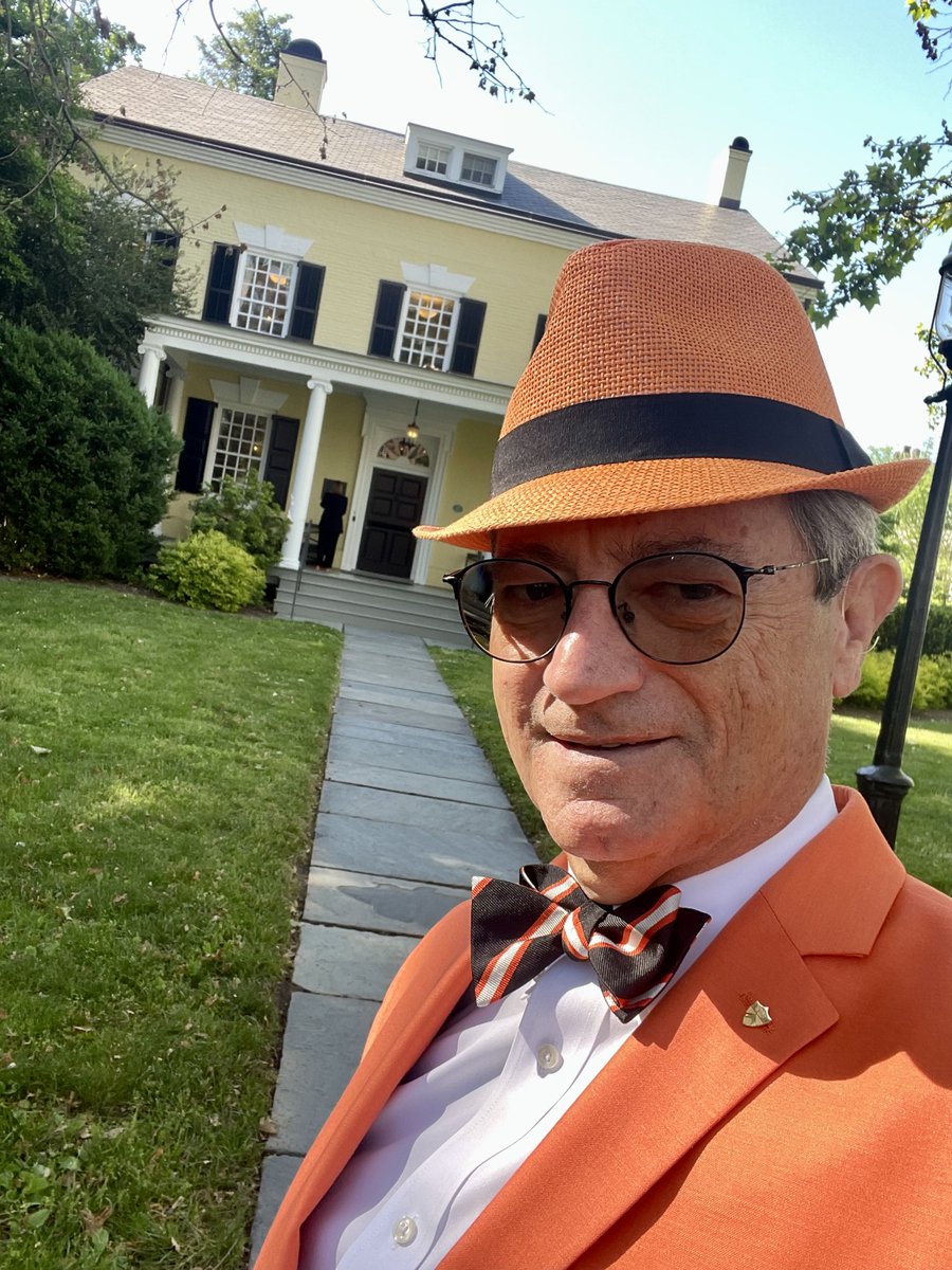 How can you tell the difference between university staff and alumni during #PrincetonReunions? We staff members dress more subtly.