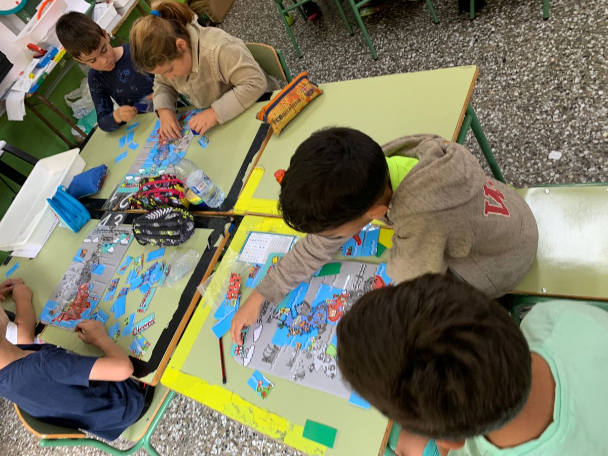 JMLapuerta's tweet photo. Continúamos en 2° aprendiendo sobre la cultura de Reino Unido. Esta vez, incluimos el reciente cambio monárquico en aprendiendo quién es el nuevo rey de Reino Unido.
🇬🇧 🏴 🏴 🏴 🇮🇪 #BilingualProject #BEP @ProgramasRM https://t.co/b7synxiHRr