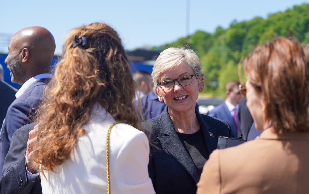 Secretary Jennifer Granholm (@secgranholm) on Twitter photo More jobs are coming to West Virginia with a $750M+ investment in an iron-air batteries factory.
Today’s groundbreaking at <a href="/FormEnergyInc/">Form Energy</a>’s first U.S. manufacturing facility is a reminder of <a href="/ENERGY/">U.S. Department of Energy</a>'s commitment that no community will be left out of our clean energy future. More jobs are coming to West Virginia with a $750M+ investment in an iron-air batteries factory.
Today’s groundbreaking at <a href="/FormEnergyInc/">Form Energy</a>’s first U.S. manufacturing facility is a reminder of <a href="/ENERGY/">U.S. Department of Energy</a>'s commitment that no community will be left out of our clean energy future.