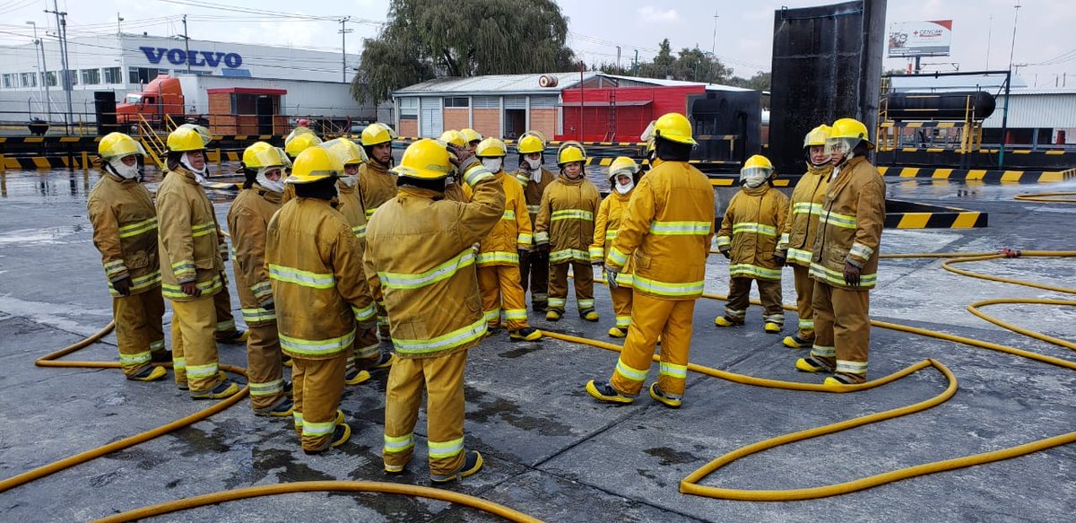 ¿Te interesaría tomar algunos de nuestros cursos? 

❤️Primeros Auxilios 
⬇️Evacuación 
🧯Uso de extintores 
🙌Rescate 

En nuestro Centro Nacional de Capacitación y Adiestramiento #CENCAD puedes prepararte para saber qué hacer en caso de #emergencia. 

Dinos, ¿Cuál te interesa?