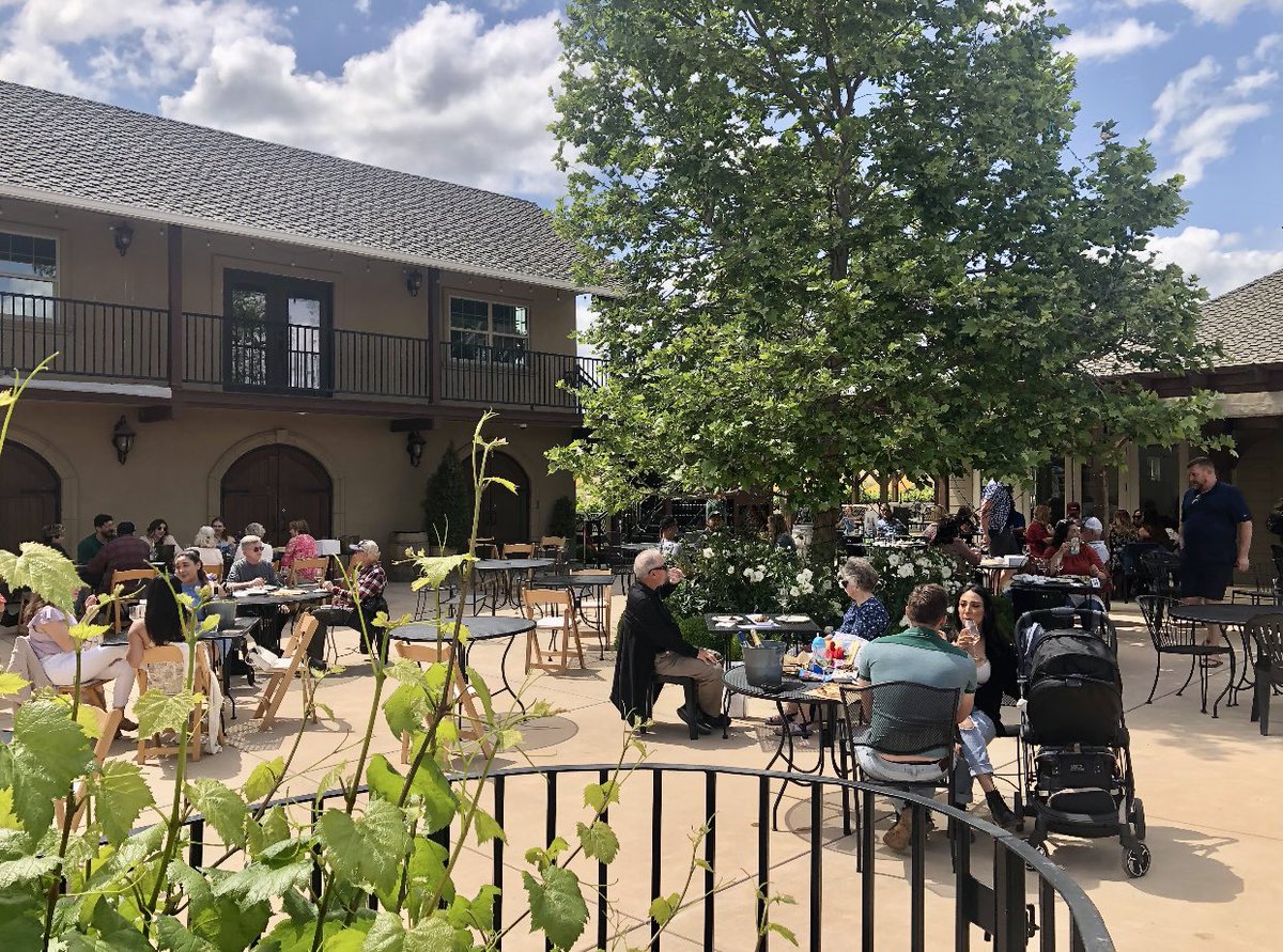 ScribnerBendVin's tweet photo. Happy Friday Sacramento!

What a beautiful day to join us for Live Music by The Voice Season 17 - Top 10 Finalist, Shane Quiddachay, our award winning wines, and fabulous food options from Paesanos Catering &amp; Special Events as well as charcuterie items from our deli area. https://t.co/2zxbTzTmcO