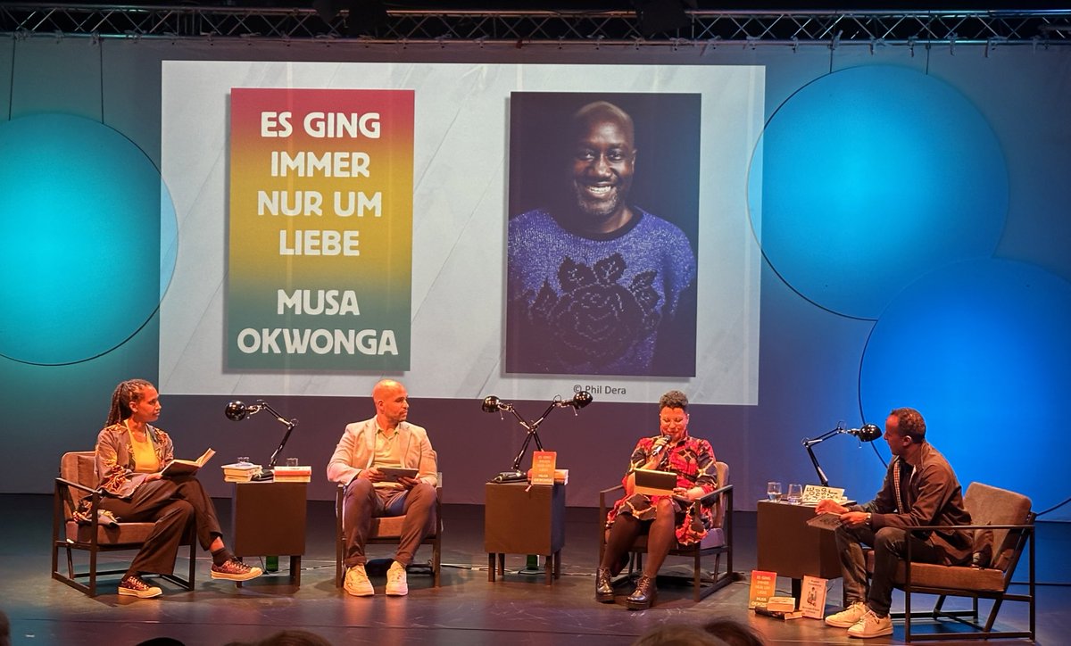 Ich bin bei #Resonanzen23 und es ist so toll. Jeannette Oholi, Dr. Anne Potjans, Dr. Cedric Essi und Jonas Berhe besprechen Schwarze Literatur mega interessant u. unterhaltsam - so eine Freude! Danke, <a href="/SharonDoduaOtoo/">Ms. Otoo is not here anymore.</a> und @feireficia! „Es ging immer nur um Liebe“ war zuerst dran: