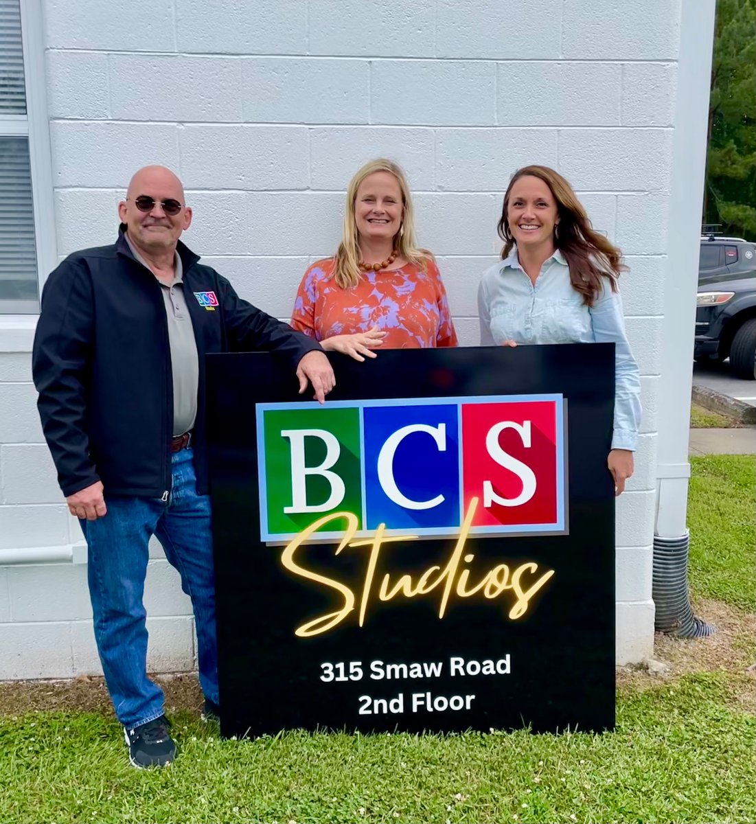 CheezSupe's tweet image. Love this team!! Paul Huggins, Ashley Padgett, &amp;amp; Kristen Riddle. Two amazing podcasts: F.A.C.E. Time w/ Ashley &amp;amp; Open Mic w/ Kristen. Sharing the BCS stories of our students, employees, &amp;amp; community. 

BCS Proud! 100%
@Devem 
@vashleypadgett 
@kristensaputo 
 @BeaufortCoSchNC