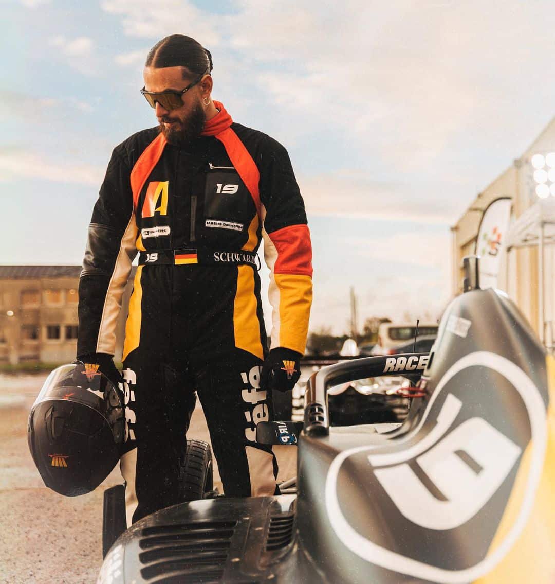 WarnerMusicBE's tweet photo. SCH a révélé 4 nouveaux bonus tracks :  

Comme avant
Madre Mia ft. Morad
King
Dernière ligne droite ft. Laylow 

 Vous avez un préféré ? 🔥 #Autobahn #SCH #scelerat https://t.co/y624fmLgVb