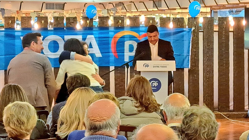 Rpngrajos's tweet photo. #MariadeLasNavas 👉 "Todos juntos, todos unidos estamos ofreciendo lo mejor para nuestros vecinos de #LasNavas " un #EquipoComprometido con el #Futuro de #TodoslosNaveros.
El #28N 🗳🅿️🅿️ 
#VotaPP https://t.co/EVEwdoVqri