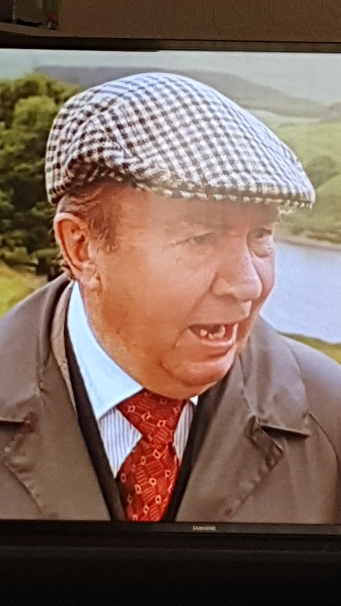 @TheCiderShedPod The word Frock just been used on Last of the Summer Wine S23E1 over on Drama channel. Just saying #TheArchers