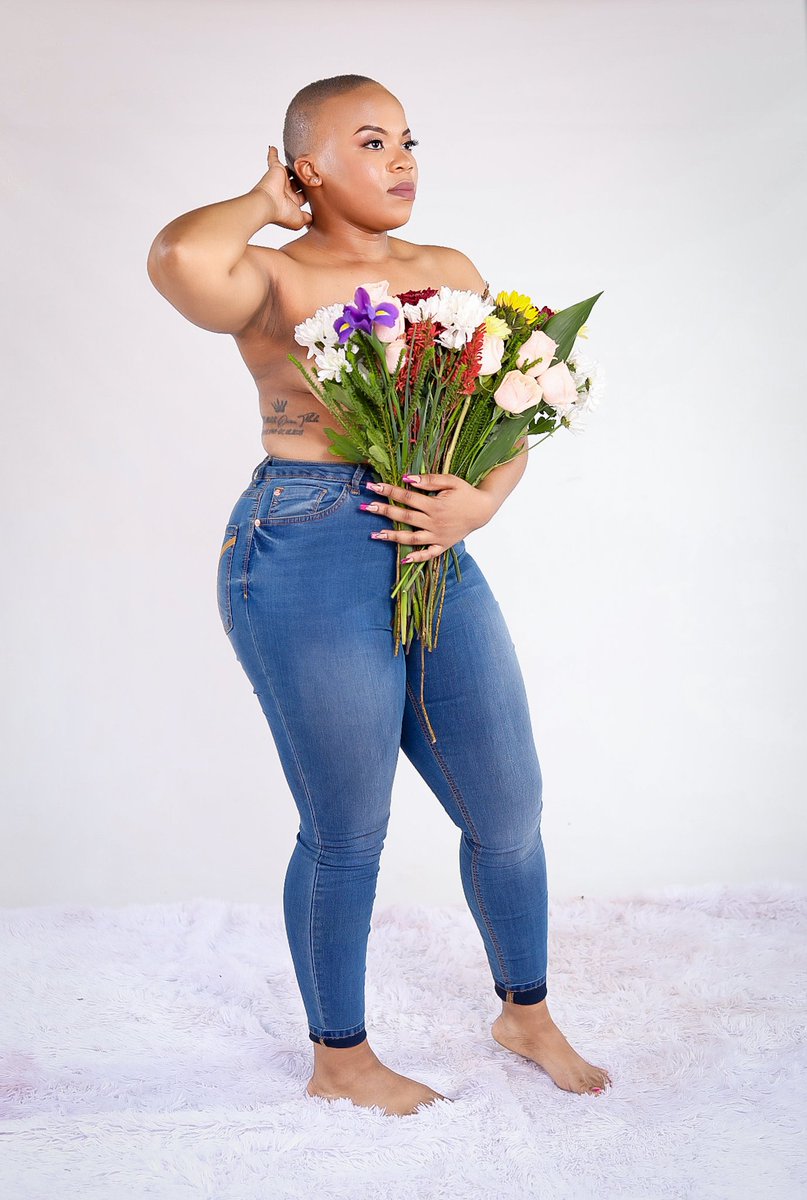GeeSnaps's tweet photo. FlowerTop Photoshoot 💐💐💐
#KayYarms #MissXO #Naledi #SkeemSaam #foreverYena #fridaymorning #hubbly #photography #photoshoot #adobelightroom #photooftheday https://t.co/1lBfDnsUkR