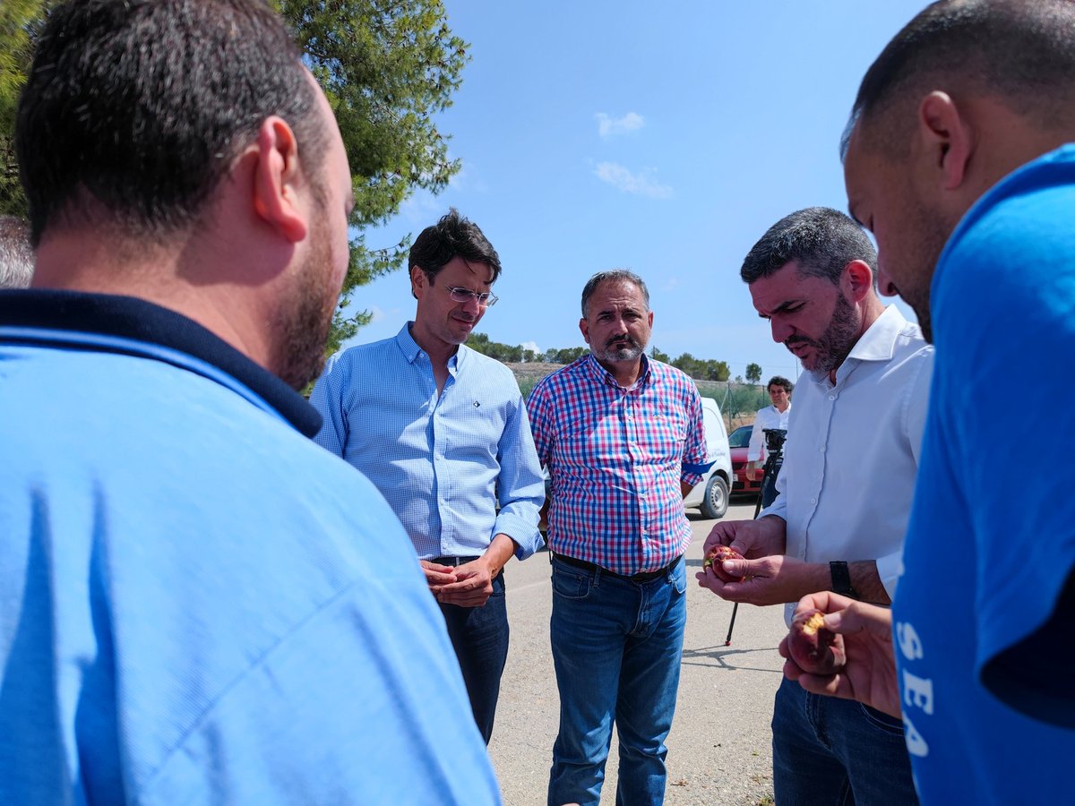 popularesmolina's tweet photo. ➡️ Gracias a los agricultores del #CampoDeMolina por el trabajo incansable que realizan en sus cultivos.

Ante estas situaciones, es una prioridad ayudarles, apoyarles y ofrecerles acciones que les faciliten salir adelante. https://t.co/fqNG3xzw0u