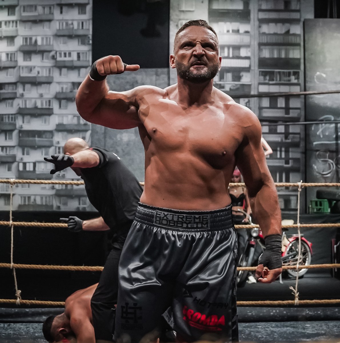 GROMDA on Twitter: "SIENIAW masakruje CYGANA. Piekielna bomba i