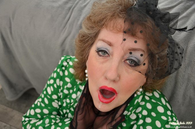 Nylons and sheer  lace ? Would it make you cum in my mouth ? https://t.co/nxH7dmmcnA https://t.co/9v