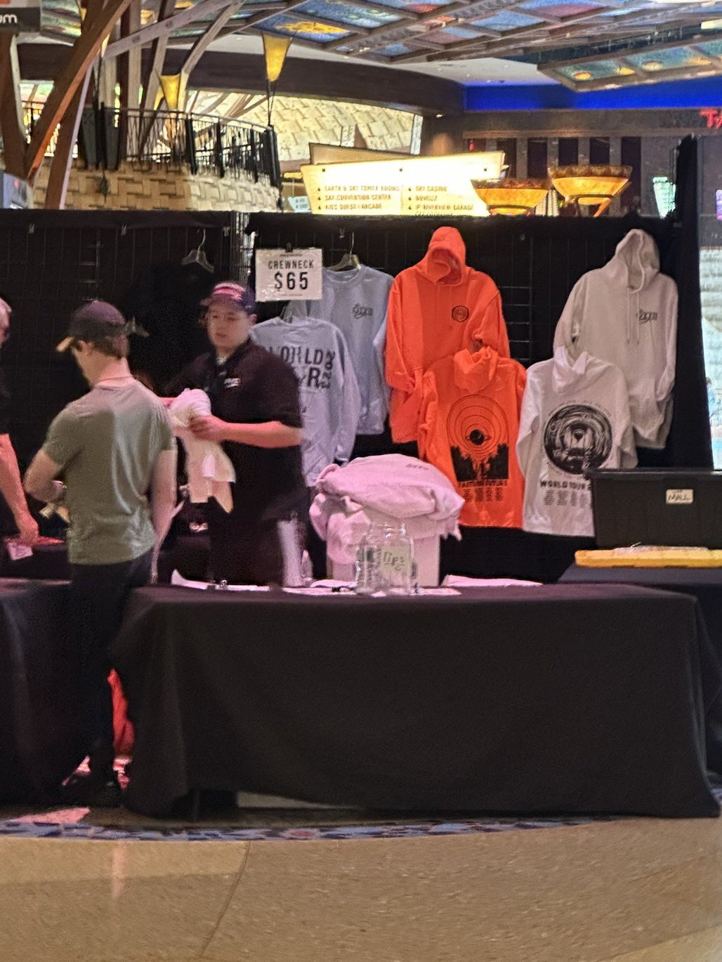 Louis Tomlinson News on X: #Update  The #FITFWTUncasville merch stand is  being set-up! © taylrsbabe  / X