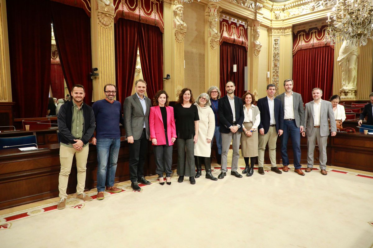 Rosanchezgrau's tweet photo. Acaba la legislatura a la qual hem patit i superat la pandèmia, amb una guerra a Europa. Anys de reptes i reactivació,feina en equip i consens,reforçant com mai els serveis públics,liderant el creixement i malgrat queda per fer, aconseguint fites d'anys de reivindicació.. 🧵👇🏽 https://t.co/yO2WSPv2H6