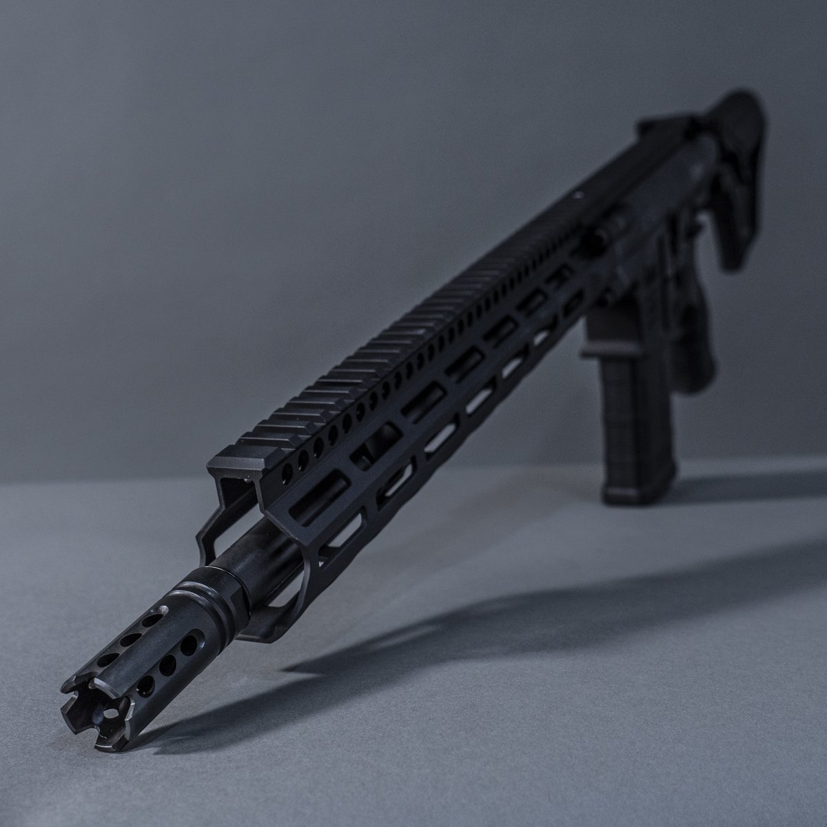 therealgunbros's tweet photo. Heading to GUNTICKETS today is the DD5 V3, an AR-style rifle that throws 7.62x51 rounds down range with extreme accuracy! Between the adjustable gas block and the reduced recoil, this Daniel Defense is your ticket to an amazing day at the range! #danieldefence #dd5 #guntickets https://t.co/j3cn7X2umw