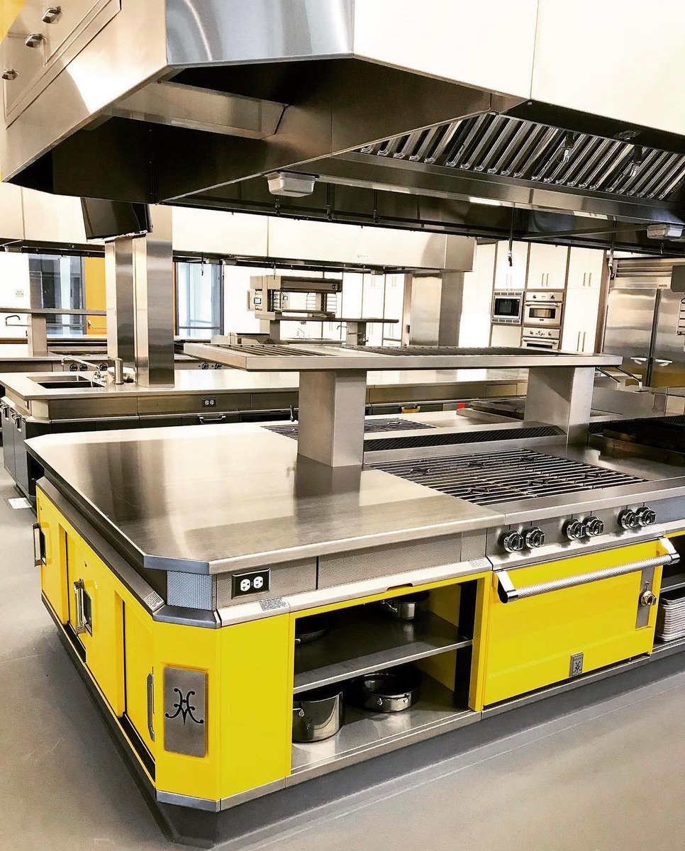 The suite speaks to our SOL 💛
.
.
.
#foodandbeverage #backofhouse #cheflife #chefsofinstagram #miseenplace #soigné #soigne #gastronomy #worlds50best #restaurantlife #hestan #michelin #michelinguide #chefsroll #finedining #psycooks