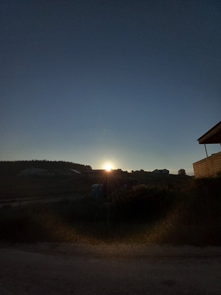 B3tt12's tweet photo. @PicturesFoIder the sun? https://t.co/7z25mToiLL