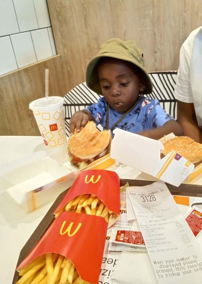 BahulaGoldency's tweet photo. @Yfm @McDonalds_SA #TheLunchLeague 
#McDeezNazoMeals 
🥰🥰🥰 https://t.co/XnwahgpAGn