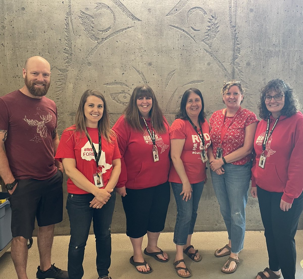 heatherfriesen8's tweet photo. These wolves from Open Roads school in Dryden are leading the pack and sporting their #redfored and standing up for our students in the North! #onlab #onted #ETFO #KPETA #ourschoolsourfuture https://t.co/el3efP62td