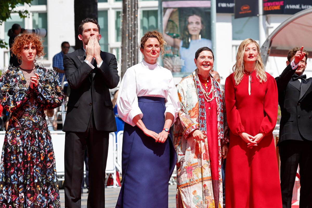 TheMatchFactory's tweet image. ✨ Our favorite tombaroli! 📸 Alice Rohrwacher, Josh O’Connor, Carol Duarte, Alba Rohrwacher, Isabella Rossellini and the film team at Red Carpet of LA CHIMERA.

#Competition #Cannes #Cannes2023 #AliceRohrwacher #LaChimera #OfficialSelection