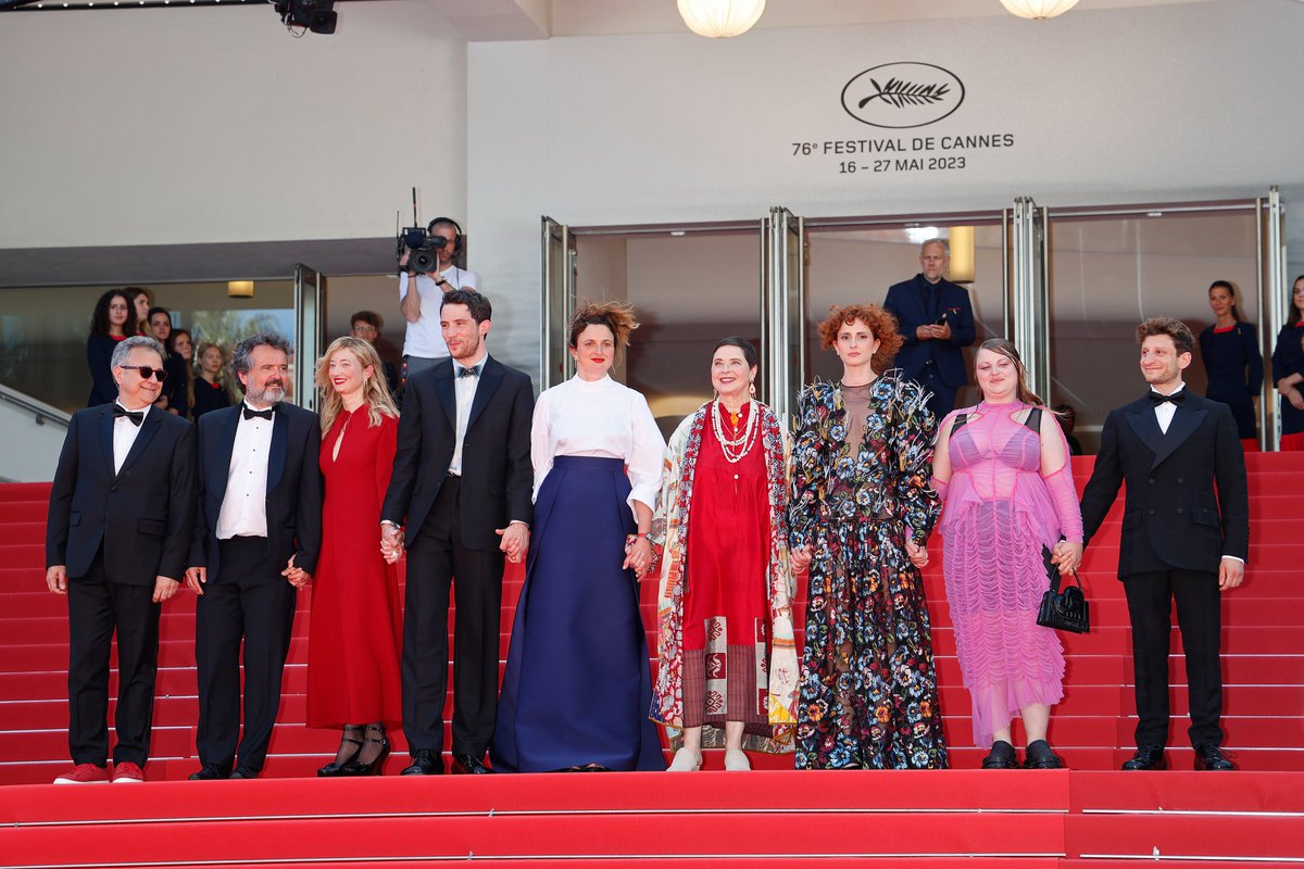 TheMatchFactory's tweet image. ✨ Our favorite tombaroli! 📸 Alice Rohrwacher, Josh O’Connor, Carol Duarte, Alba Rohrwacher, Isabella Rossellini and the film team at Red Carpet of LA CHIMERA.

#Competition #Cannes #Cannes2023 #AliceRohrwacher #LaChimera #OfficialSelection