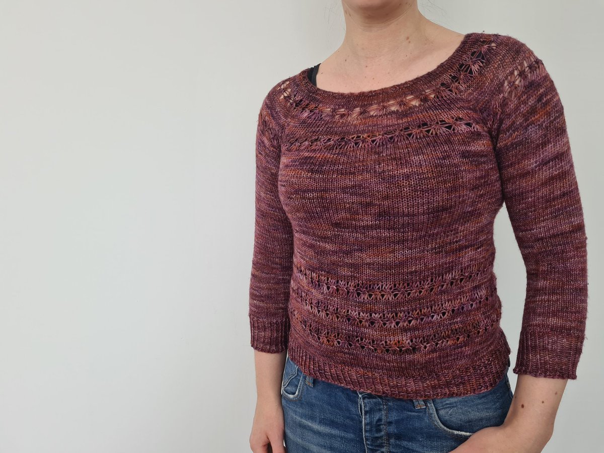 Aaand, here's the long sleeve version of my new Pollokshaws Sweater/Tee! Really love the lace pattern on the yoke,  and it's mirrored down at the hem too. 

It's 50% off with coupon code SHAWS50 on Etsy,  Ravelry,  Payhip and my website. Linktree link in bio! #KnittingTwitter