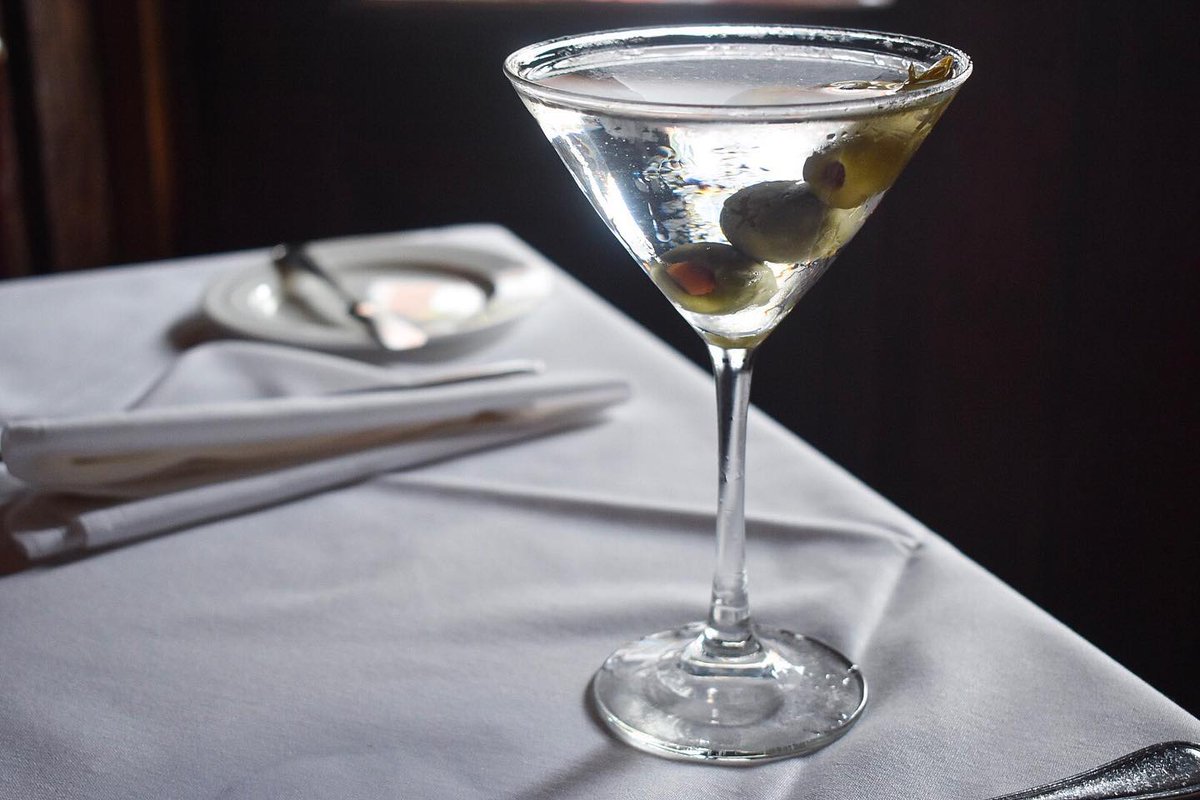 Savor the smooth sophistication of Landini 'Tini this Friday night, where every sip is a moment of pure bliss.🍸
#supportlocalbusiness #foodandwine #virginiafoodies #visitalx #zagat #saveur #huffposttaste #italiancuisine #onlineordering