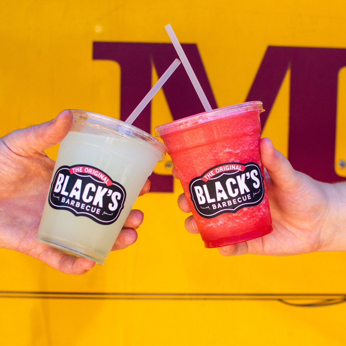 Say 𝘩𝘰𝘸𝘥𝘺 to warmer weather with a Frozen Margarita in hand — only at The Original Black’s Barbecue San Marcos! 👋🍹