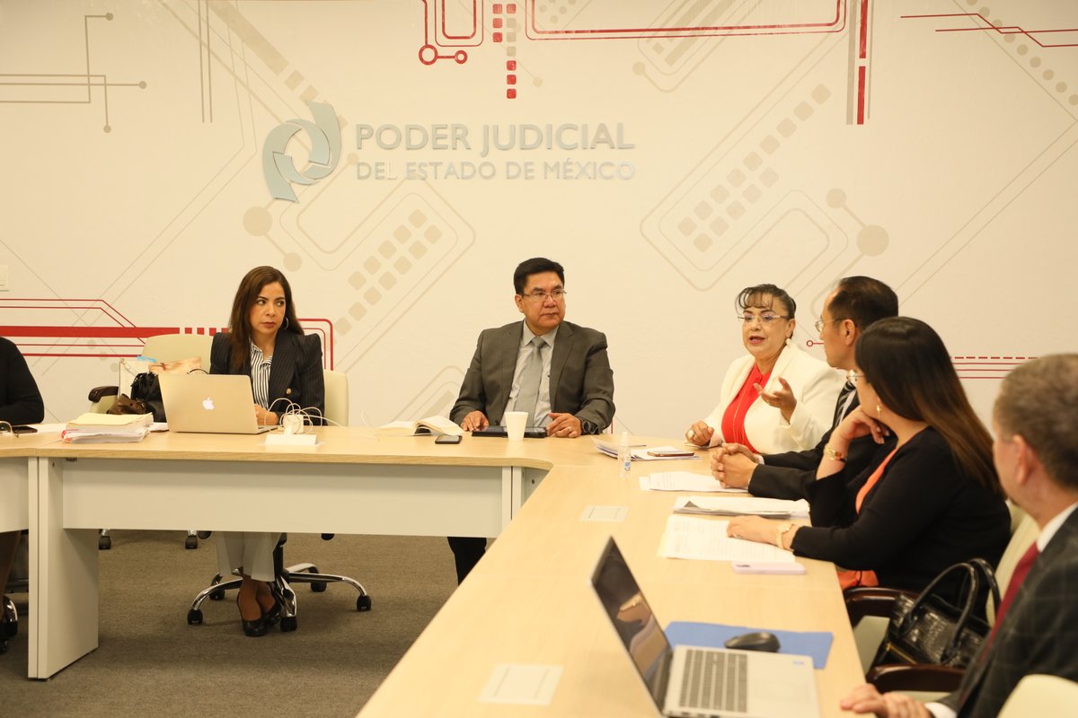 A fin de intercambiar conocimientos, experiencias y unificar criterios que contribuyan a fortalecer la función jurisdiccional, Magistradas y Magistrados en materia civil del #PJEdomex se reunieron en el quinto Conversatorio de trabajo.