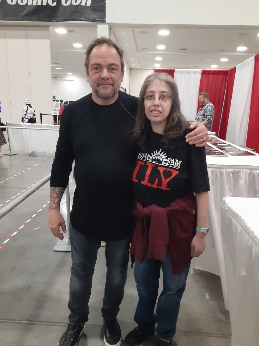 Look who I met last Sunday at @MotCityComicCon it's @Mark_Sheppard ❤😈

He is such a sweetheart too. 💕

#MarkSheppard #MC3 #MotorCityComicCon #SPNFamily