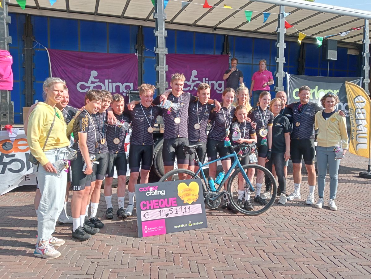 De finish van Corlaer Cycling in Nijkerk en een aantal meiden van de Paulien van Deutekom waren erbij! Een fantastische opbrengst heeft Corlaer Cycling opgehaald voor onderzoek naar longkanker 💛 14.511,11 euro 🙏
#herinneringenblijvenmaken  💛 voor Paulien en zoveel anderen.