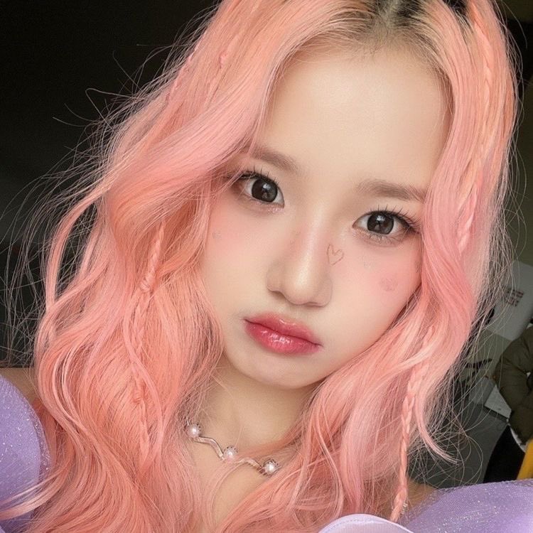 suhye was born pink