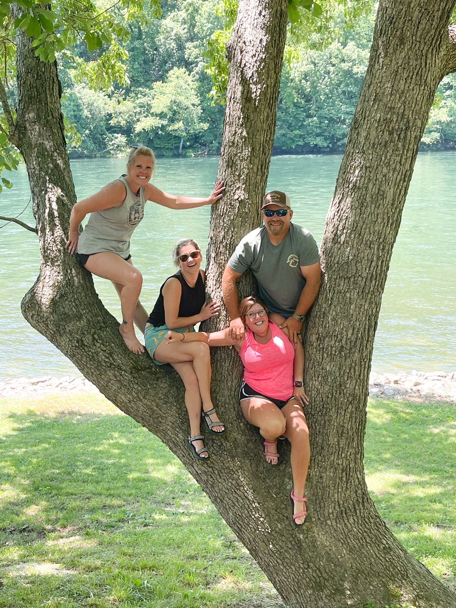 1999⏭️2023 

Our family camping tradition is 32 years strong 🥹 We’ve been looking for this tree for years and just now found out 😅😂 

#arkansas #bullshoals #bullshoalsstatepark #familytradition
