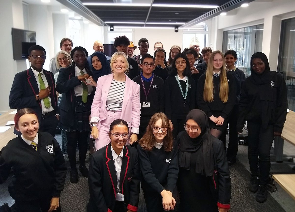 MayorOfWY's tweet photo. A brilliant session with @LeedsCitizens this afternoon
Thoughtful questions and some powerful testimony from young people and community members from Leeds and Bradford
We spoke about buses, hate crime and the importance of listening to our communities #thefutureisbright https://t.co/joZIRGuWAv