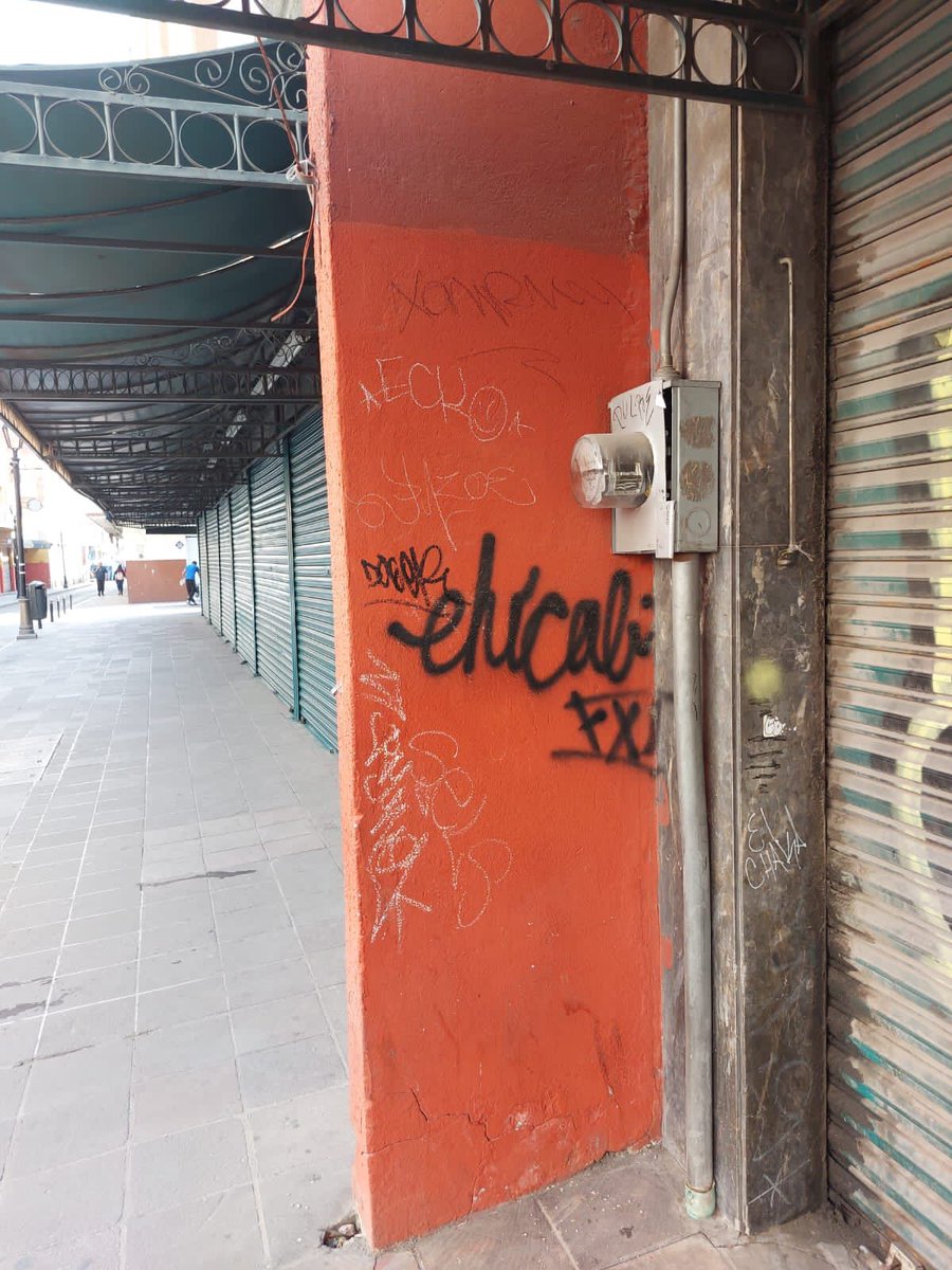 AntenaSanLuis's tweet photo. #Municipio | #GobiernodelaCapital, con esfuerzos constantes por recuperar el esplendor de nuestro #CentroHistórico
Con máquinas de hidrolavado, se limpian las banquetas y se obtienen de vuelta los colores originales de la cantera de los pisos -> https://t.co/L2j021CmYn https://t.co/w4wZdQZmPM