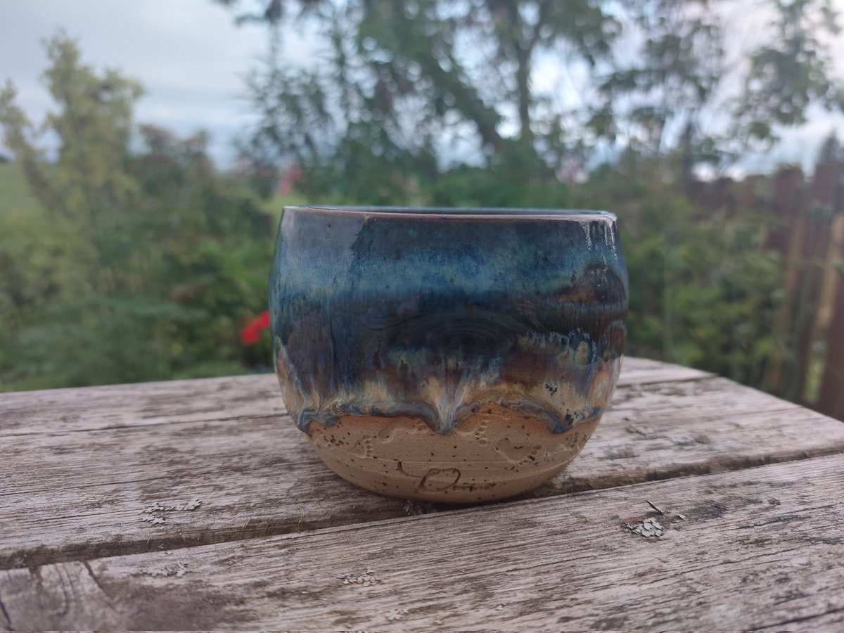 person_ltd's tweet photo. Today I bought a piece of pottery from and amazing lady in her garage. She's going to be so big in the future. Search Daoine Pottery. Perfect to hold and made to order. Stunning. https://t.co/MlQrg7uP1n