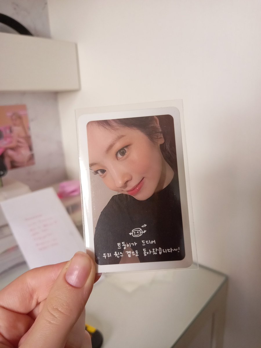 feedback super positivo para <a href="/dojas420/">mae met doja</a> que trocou comigo essa dahyun super linda, chegou tudo certinho e o processo foi beem tranquilinho, muito obrigada 🩷