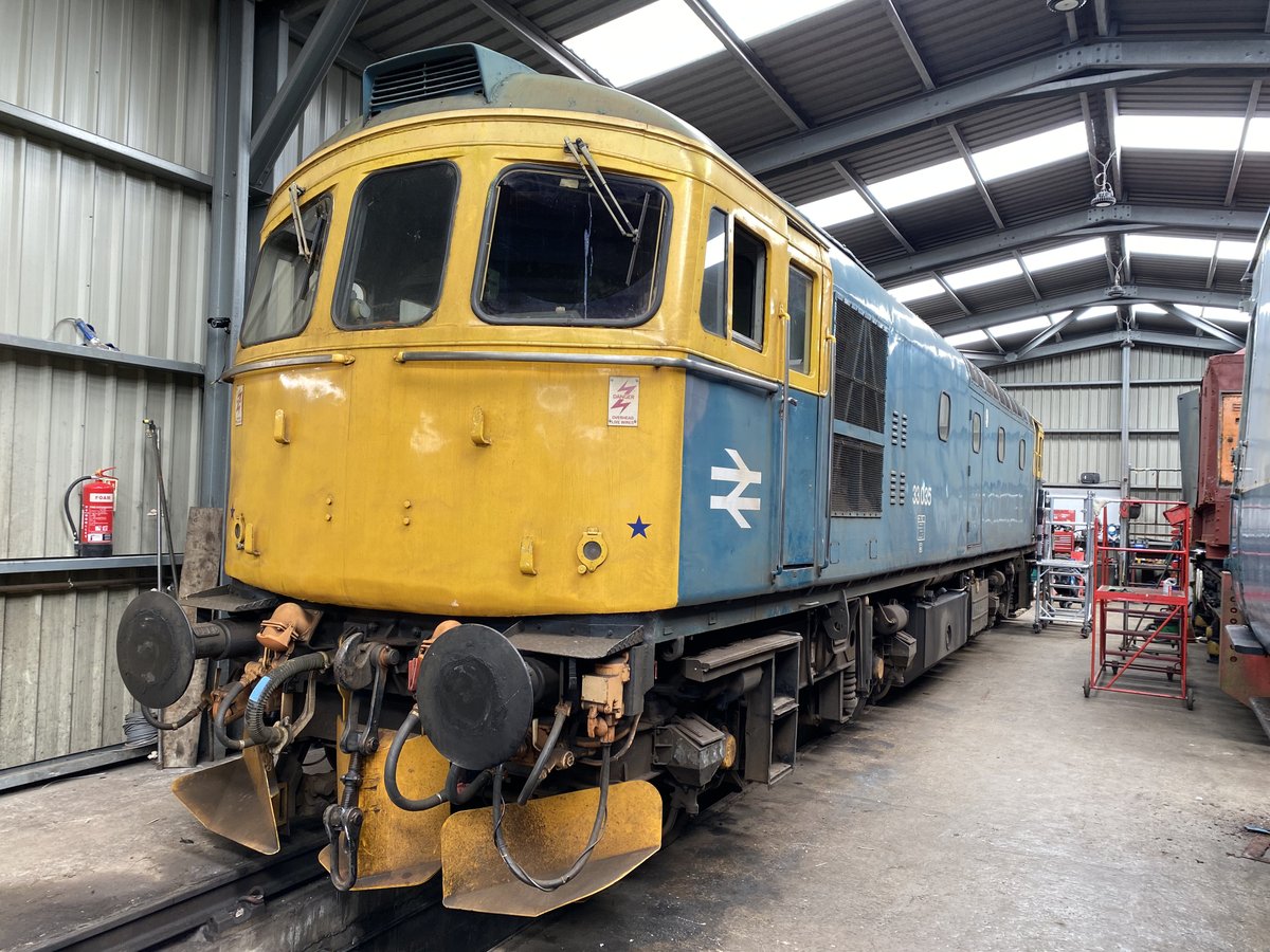 33035 inside Leeming Bar shed on the @WensleydaleRail (12.05.2023). #class33 #crompton #BritishRail #railway #britishrailways #trainspotting #yorkshire #wensleydalerailway #heritagerailway #yorkshiredales