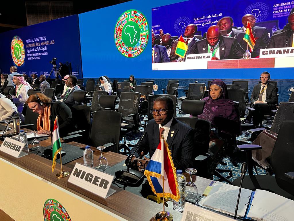 Les Assemblées annuelles de la Banque
Africaine de Développement (BAD) se déroulent du 22 au 26 mai 2023 à Sharm El Sheikh en Égypte. La délégation nigérienne conduite par le Ministre du Plan, Dr Rabiou ABDOU, Gouverneur de la BAD pour le Niger
<a href="/PresidenceNiger/">Présidence du Niger</a> #Ministerduplan