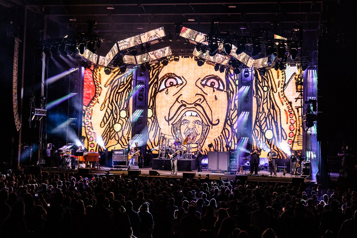 davematthewsbnd's tweet photo. Check out photography highlights from Southaven, MS on May 24th. #DMB2023 hits Nashville, TN TONIGHT! #SeeYouOnTheRoad

📸 @rodrigodmbrasil https://t.co/MZhAt1H0A0
