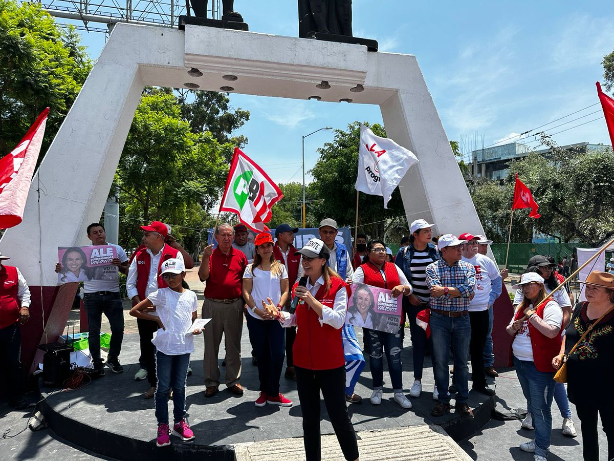 LauraBarreraF's tweet photo. Ya estamos en #Ecatepec‼️Conscientes de que este #4DeJunio tenemos una cita con la historia, seguimos recorriendo cada colonia del #Edoméx, moviendo corazones y voluntades en favor de #AleDelMoral. https://t.co/pzRGqJSlEe