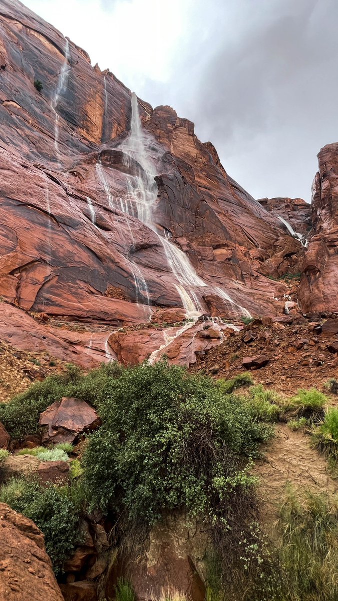 DesertRatSGU's tweet photo. Desert thunderstorms are amazing to say the least! #desertstorms #waterfalls #glencanyon https://t.co/xfBueDopy6